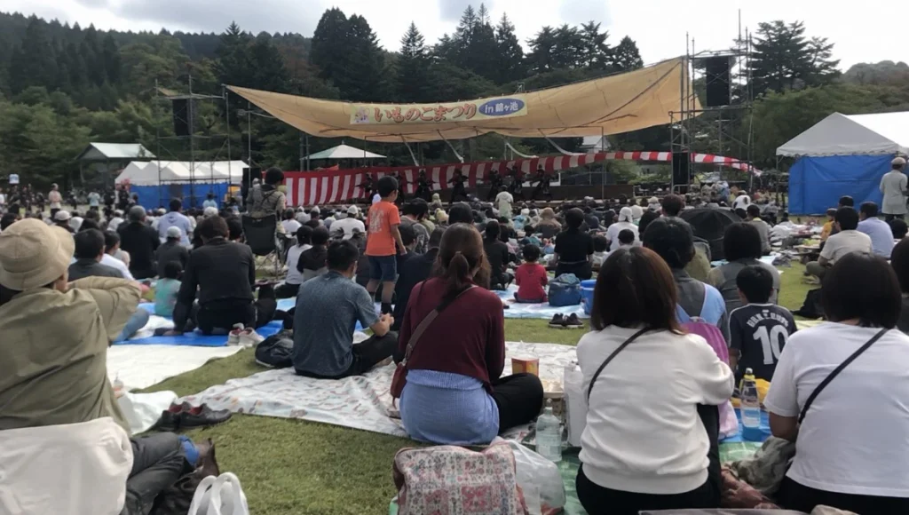 いものこまつりin鶴ヶ池の会場の様子