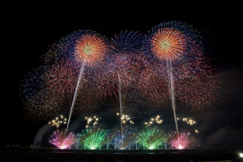 大曲の花火-秋の章-で打ち上げられる迫力ある花火