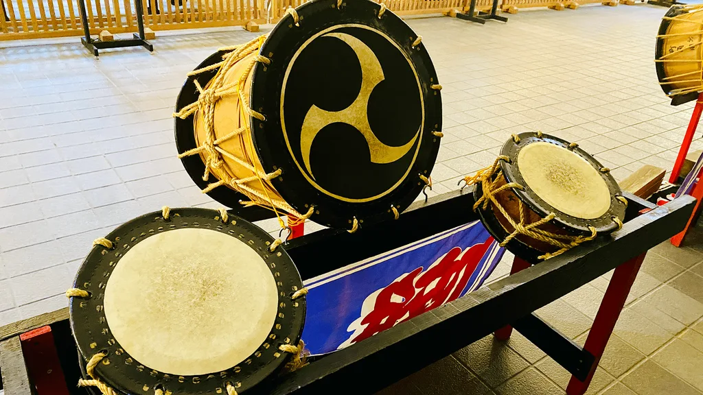 花輪ばやしで使われる大太鼓と小太鼓